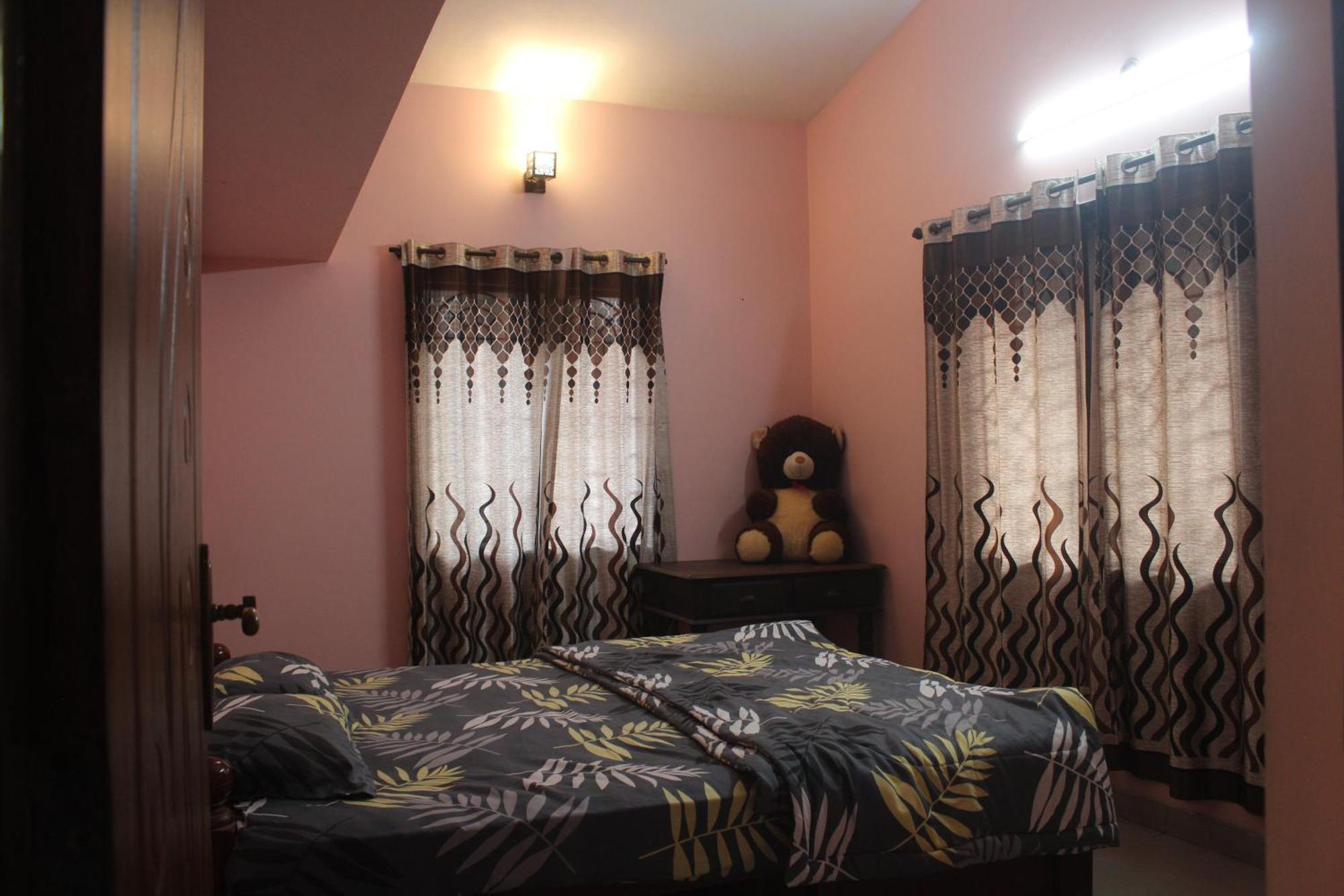 Tropical Villa Homestay มังคาลอร์ ภายนอก รูปภาพ