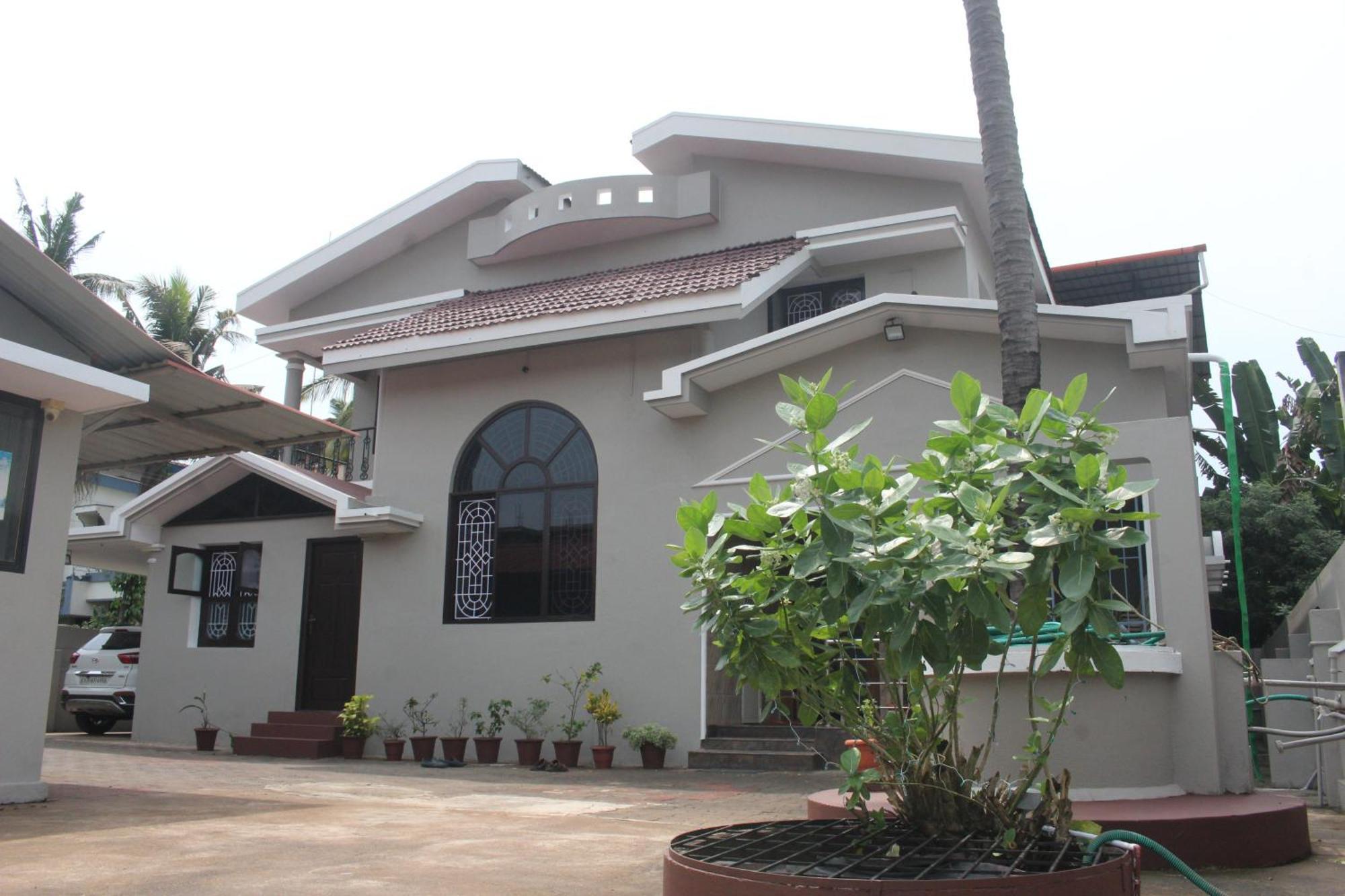Tropical Villa Homestay มังคาลอร์ ภายนอก รูปภาพ