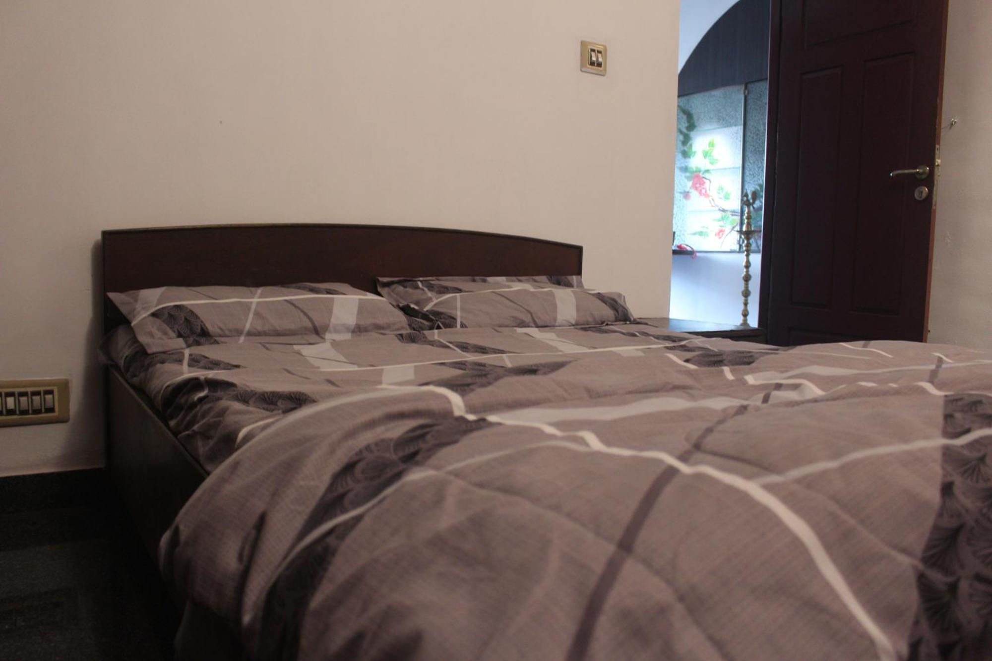 Tropical Villa Homestay มังคาลอร์ ภายนอก รูปภาพ