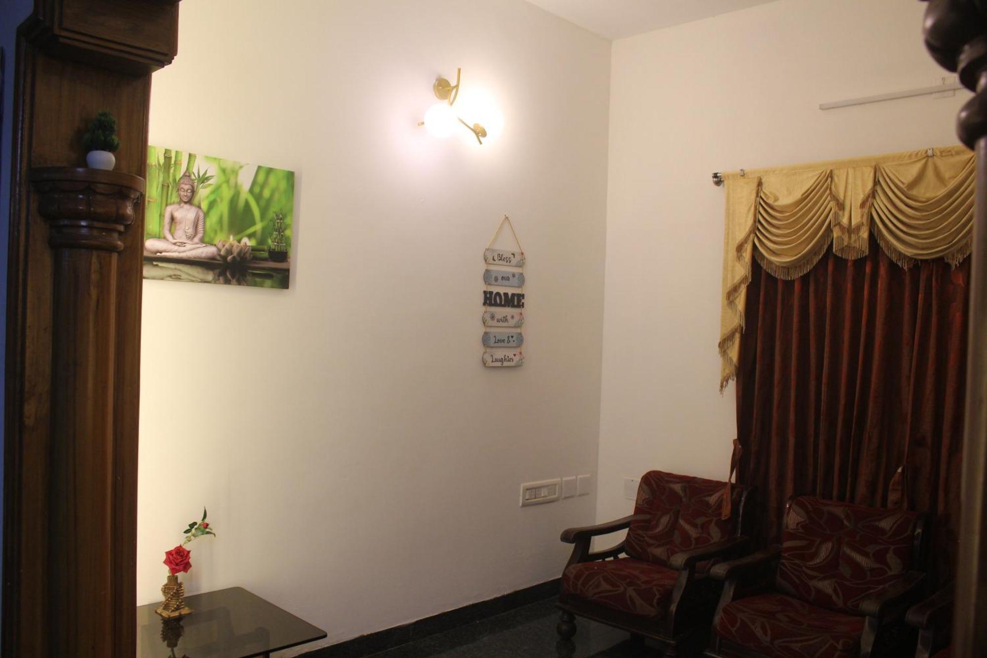 Tropical Villa Homestay มังคาลอร์ ภายนอก รูปภาพ