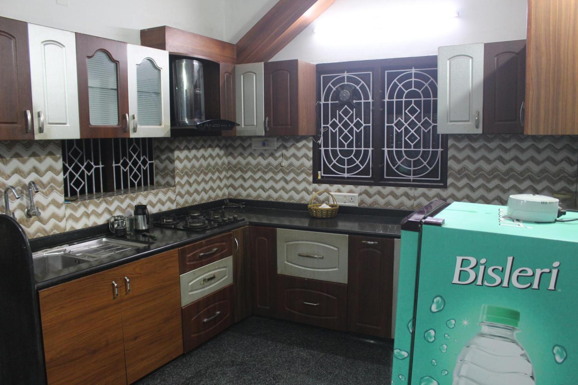 Tropical Villa Homestay มังคาลอร์ ภายนอก รูปภาพ
