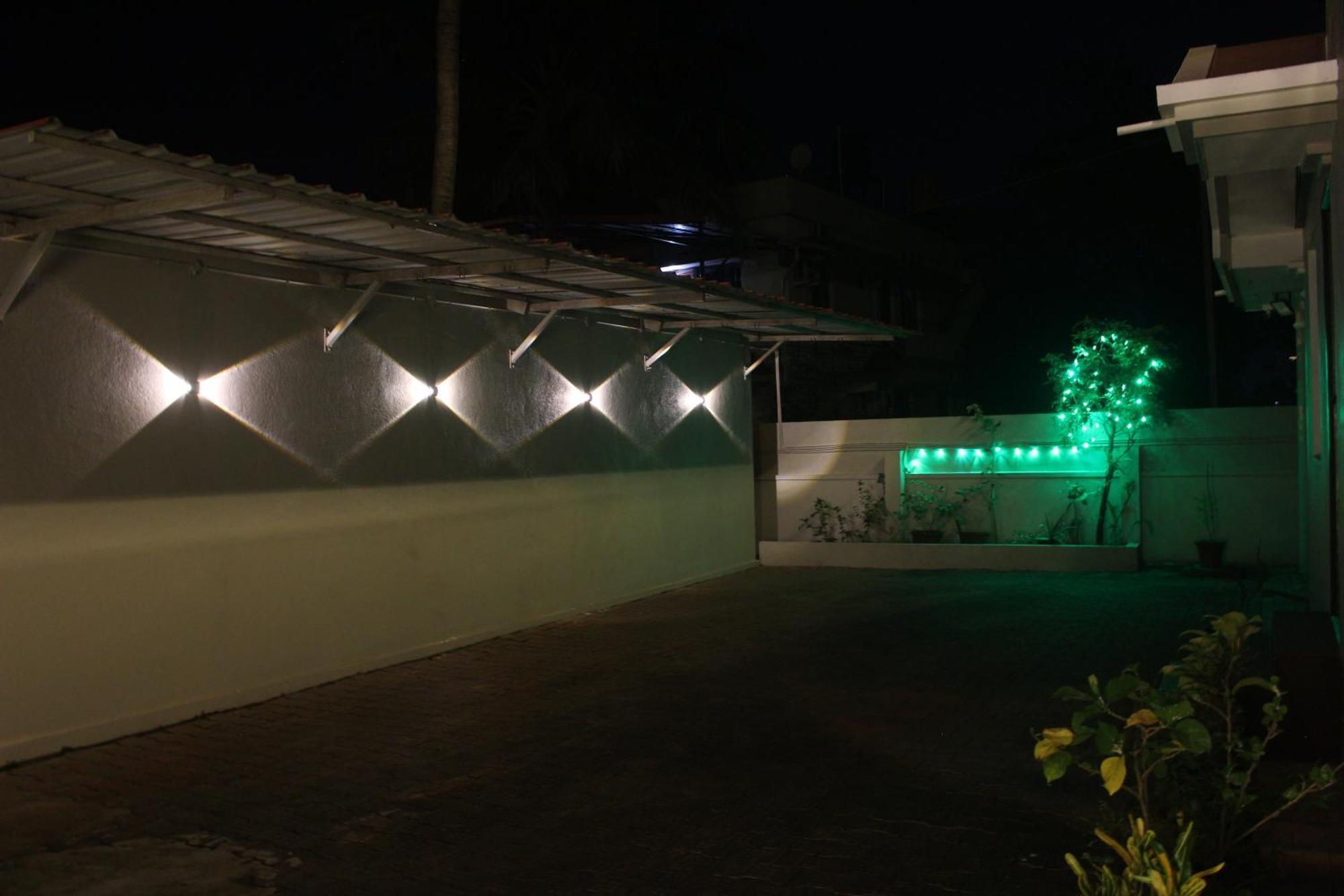 Tropical Villa Homestay มังคาลอร์ ภายนอก รูปภาพ